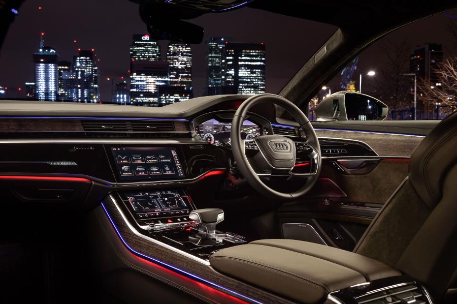 Панель приборов Audi A8 L 50 TDI Quattro (D5) 2017 года  (UK) (фото 14 из 40)